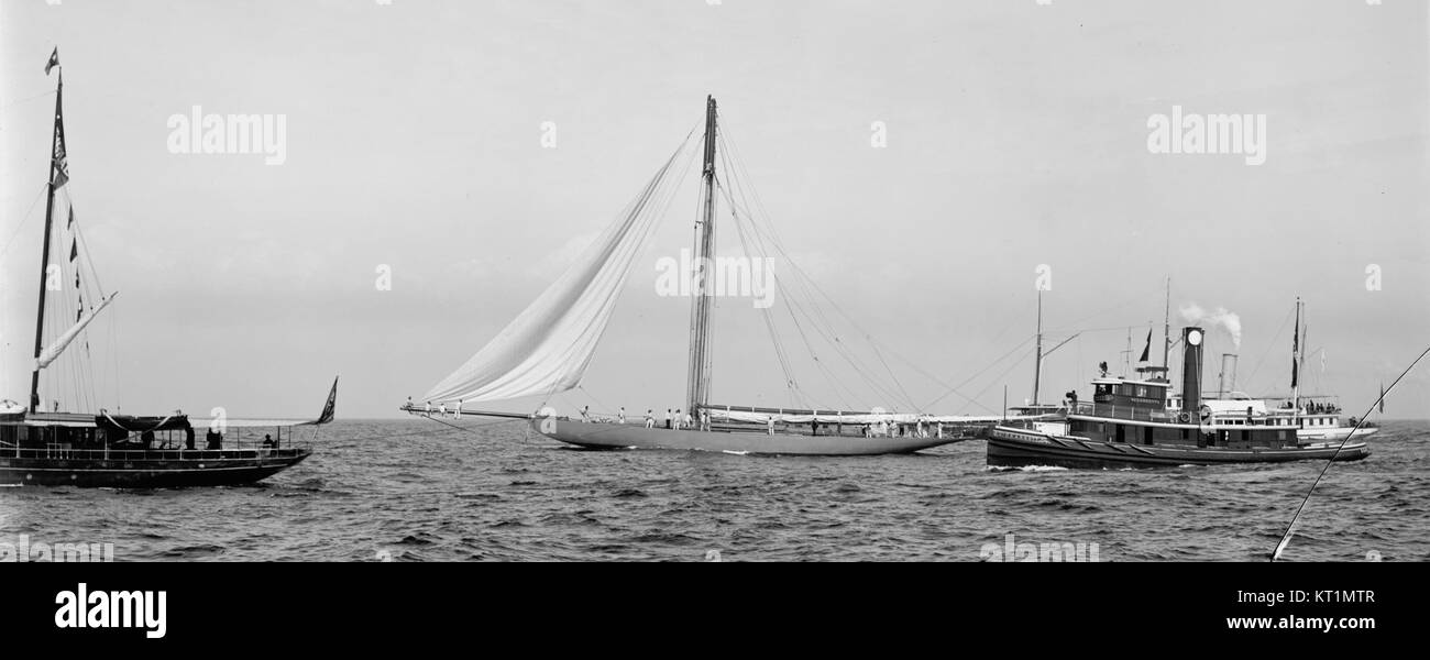 Le *Shamrock I-1* est un navire de coupe classique, connu pour sa vitesse et son histoire dans la course. Il fait partie de l'histoire maritime avec un héritage dans la voile et la compétition. Banque D'Images