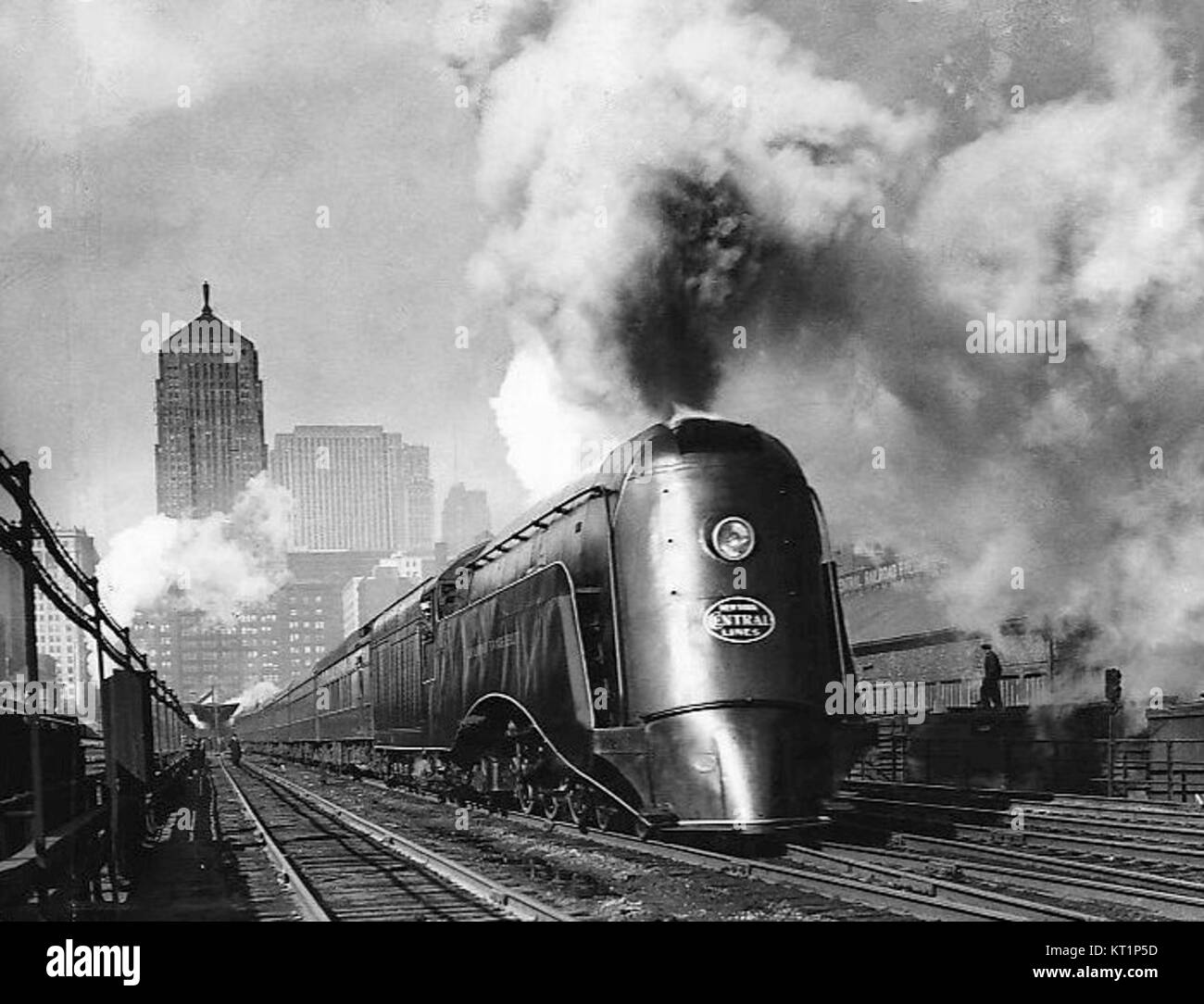 Le 20th Century Limited, un train de voyageurs renommé, est transporté par la locomotive Commodore Vanderbilt en 1935, mettant en vedette les voyages ferroviaires de luxe. Banque D'Images