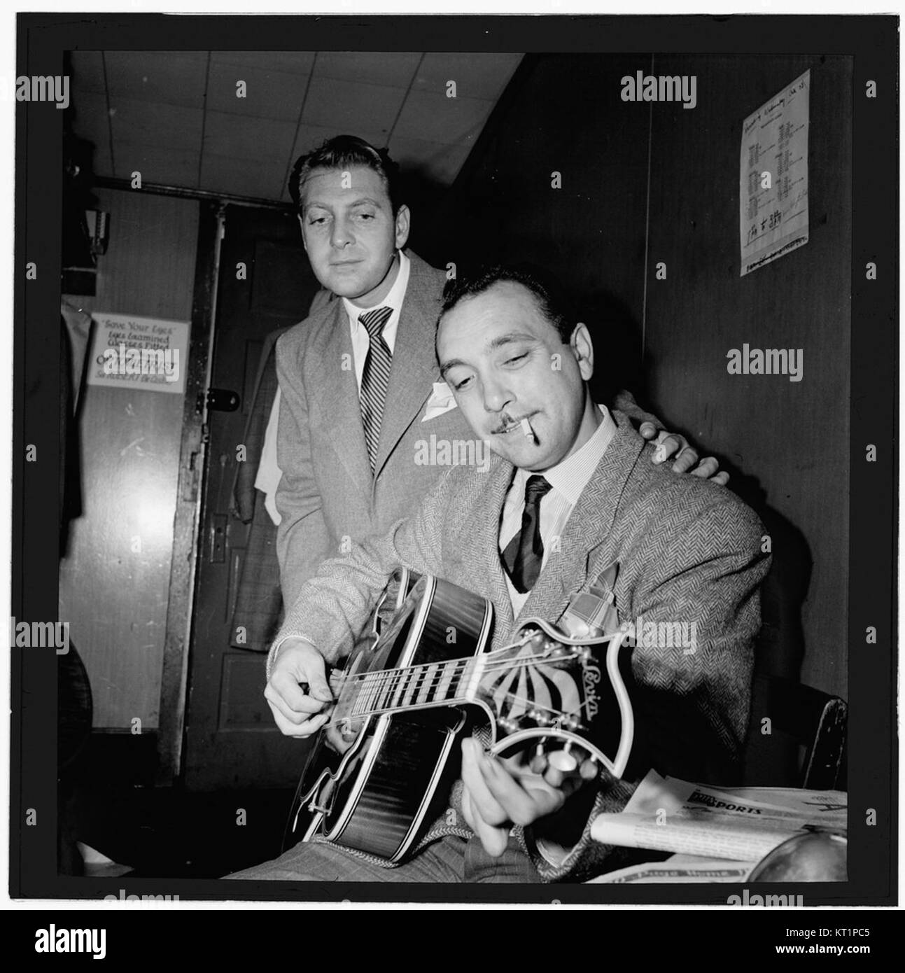 Django Reinhardt et David Rose, Aquarium, New York, N.Y., ca. 1946 Novembre William P. Gottlieb (07341) Banque D'Images