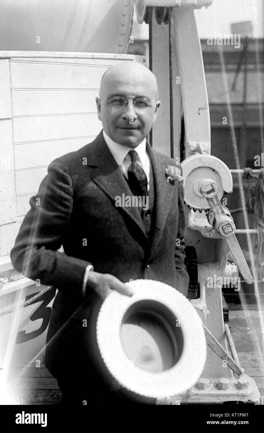 Dr Alexis Carrel était un chirurgien et biologiste français renommé connu pour son travail révolutionnaire dans le domaine de la chirurgie et de la culture tissulaire. Cet article fait partie de la collection bain, qui conserve des artefacts médicaux historiques. Banque D'Images