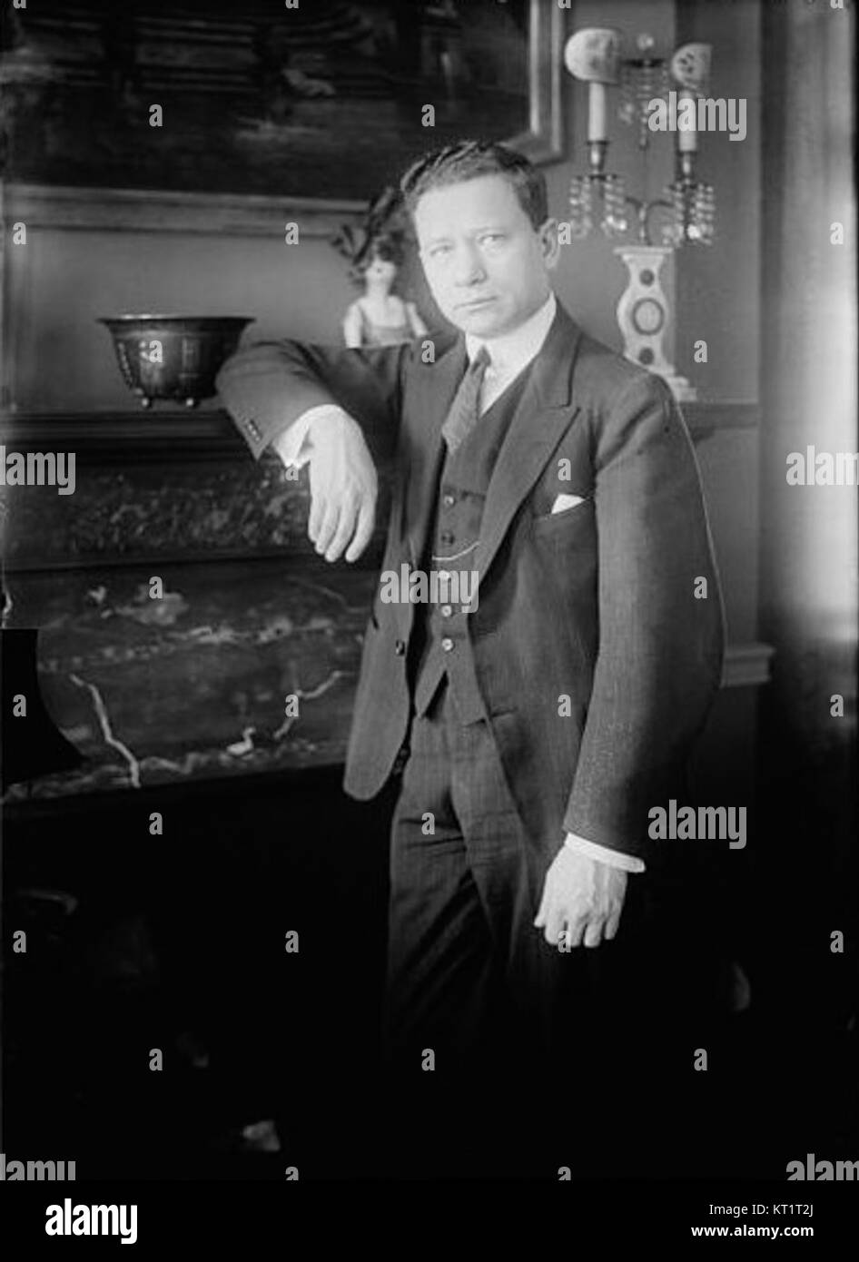 Efrem Zimbalist était un violoniste renommé, célèbre pour ses compétences techniques et son expression artistique. Ses performances ont laissé un impact durable sur le monde de la musique classique. Banque D'Images