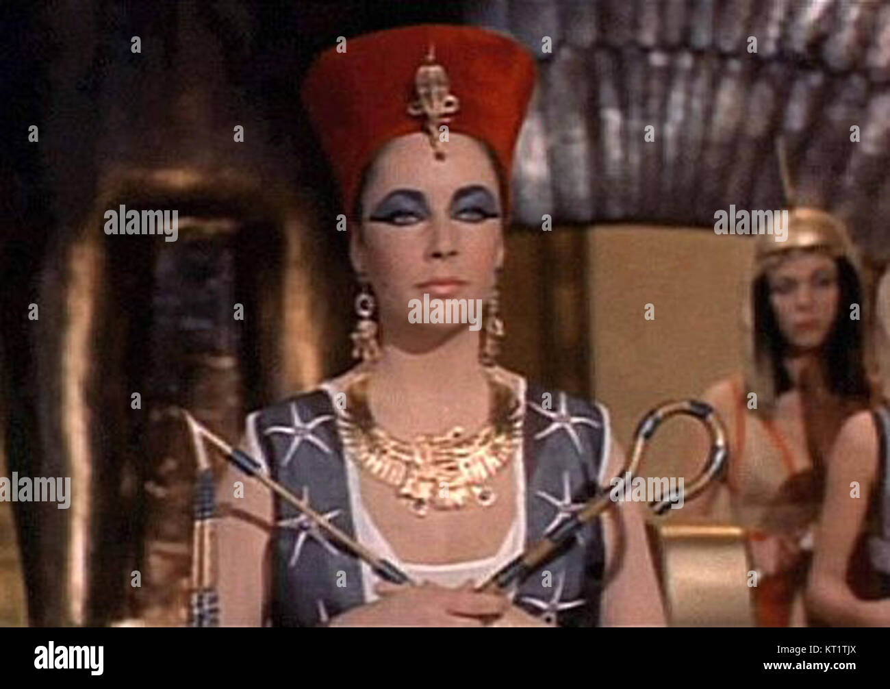 Une capture d'écran du film de 1963 *Cléopâtre*, mettant en vedette des images emblématiques du film, mettant en évidence le décor et la représentation historique du film. Banque D'Images