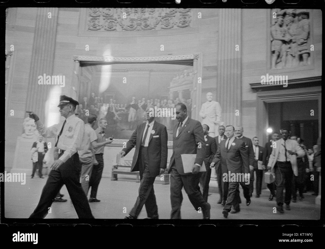 La Rotonde met en vedette des leaders éminents des droits civiques, dont A. Philip Randolph, commémorant leur rôle dans la promotion des droits civiques. Randolph était une figure clé des mouvements syndicaux et des droits civiques, plaidant pour la justice raciale et économique. Banque D'Images La Rotonde met en vedette des leaders éminents des droits civiques, dont A. Philip Randolph, commémorant leur rôle dans la promotion des droits civiques. Randolph était une figure clé des mouvements syndicaux et des droits civiques, plaidant pour la justice raciale et économique. Banque D'Images