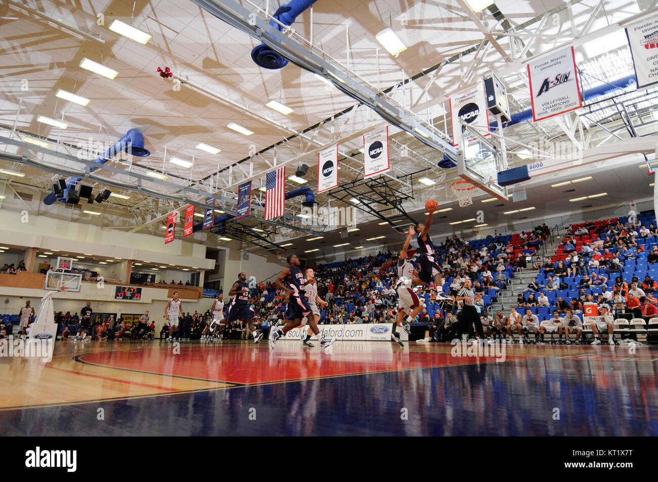 FAU Arena 21, situé à l'Université Florida Atlantic, est un lieu sportif moderne utilisé pour une variété d'événements sportifs et d'activités communautaires. C'est une partie importante de l'infrastructure de l'université. Banque D'Images