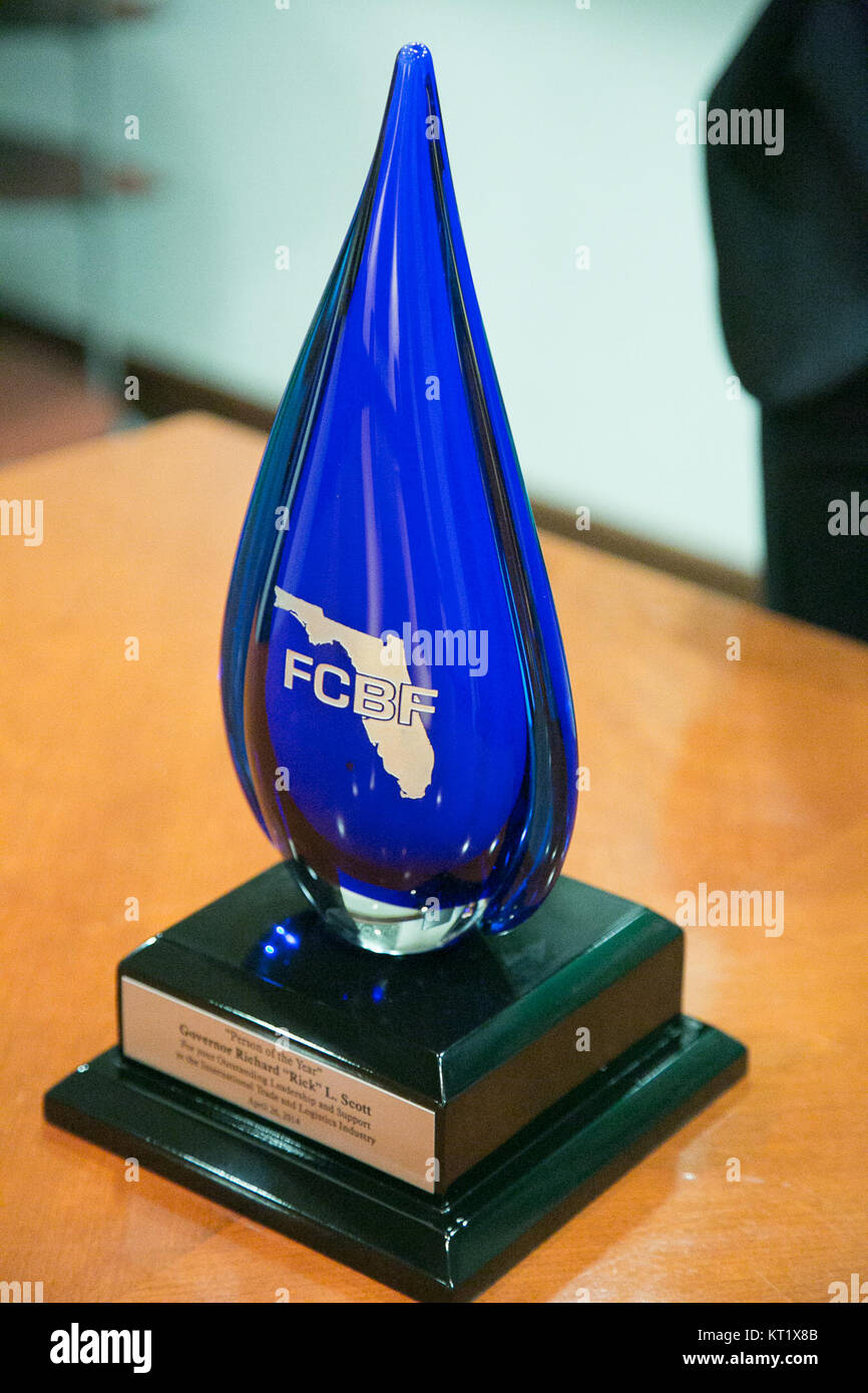 Le prix de la personne de l'année de la FCBF, décerné à une personne ou à un groupe pour ses contributions exceptionnelles, célèbre les réalisations dans le domaine des affaires, des sports ou du service communautaire. MHH 6154 fait référence à une désignation spécifique liée au prix. Banque D'Images