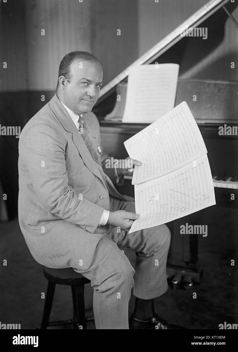 Ferde Grof est un nom important dans le monde de la musique et de la composition. Cette image présente probablement le travail ou le portrait de Ferde Grof, une compositrice américaine bien connue. Banque D'Images