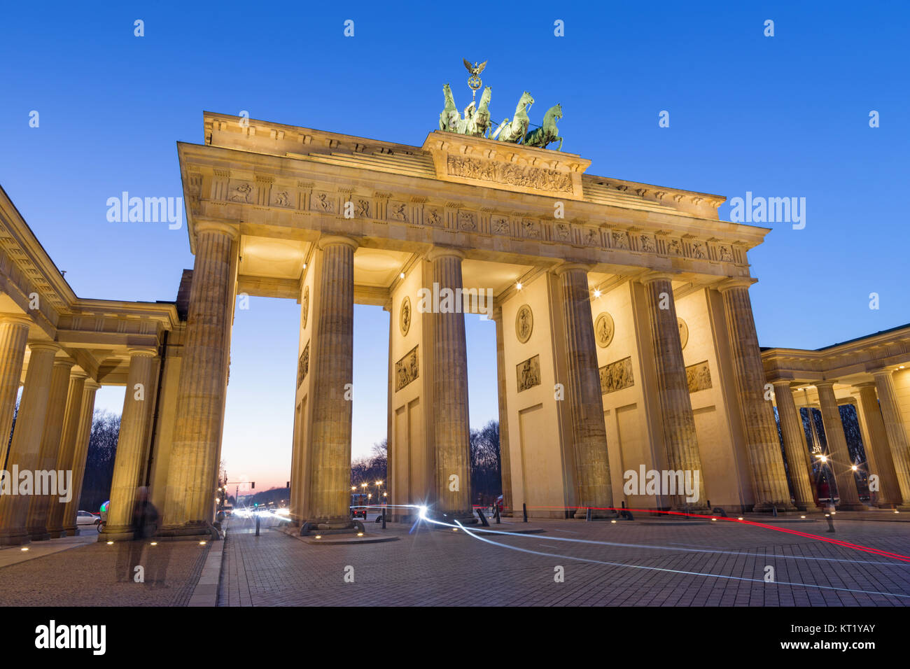 Berlin - La porte de Brandebourg à la tombée du soir. Banque D'Images