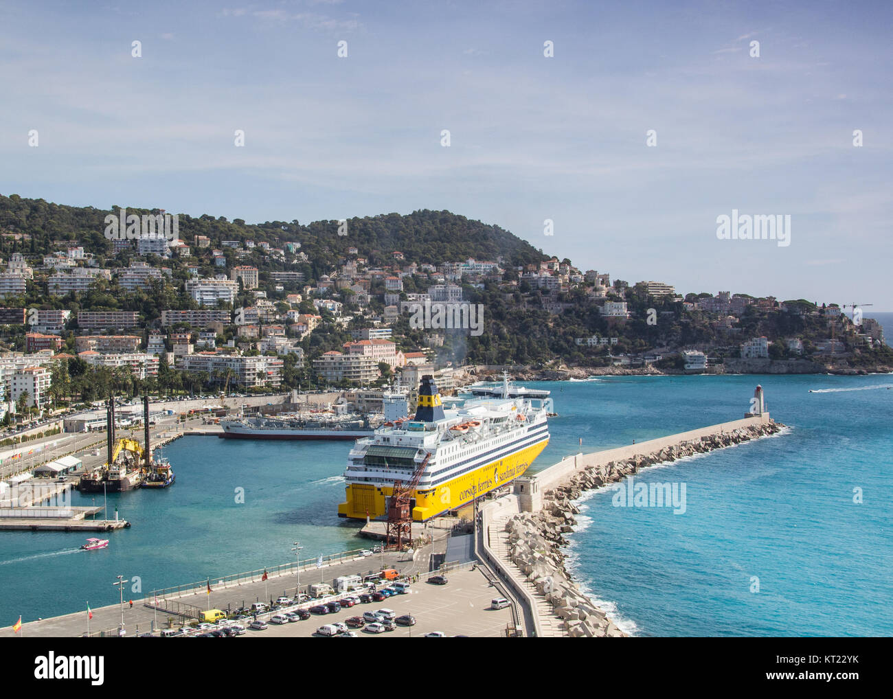 Car-ferry pour la Corse amarré à Port Lympia, Nice, France Banque D'Images