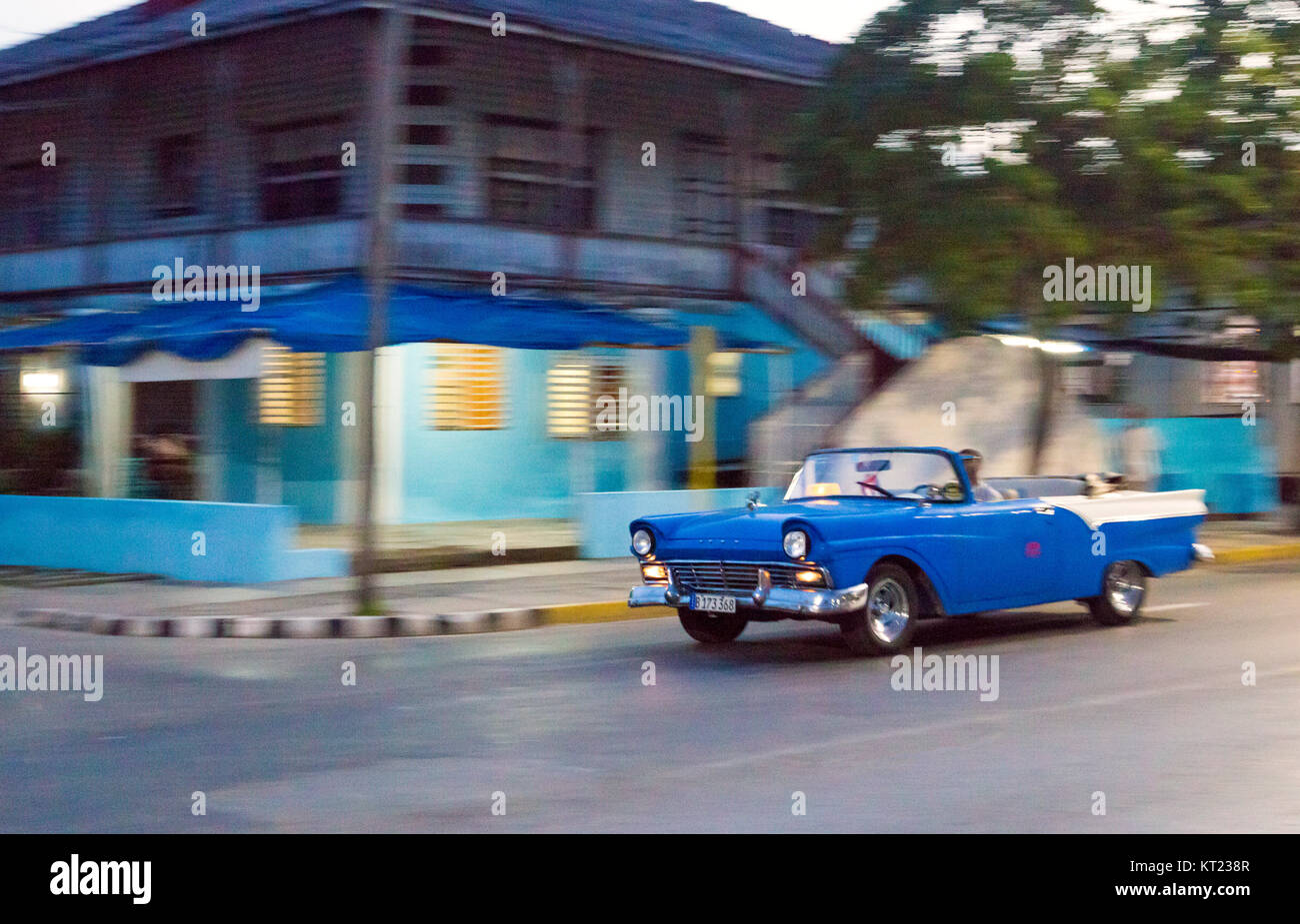 Voiture classique à Varadero street. Varadero, Matanzas, Cuba Banque D'Images