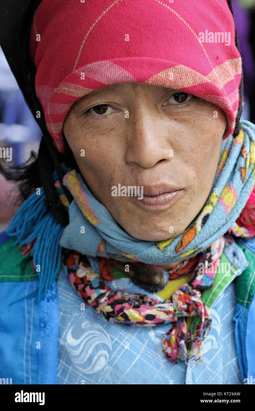 Portrait d'un tribeswoman à Meo Vac, Province de Ha Giang, marché, nord du Vietnam Banque D'Images