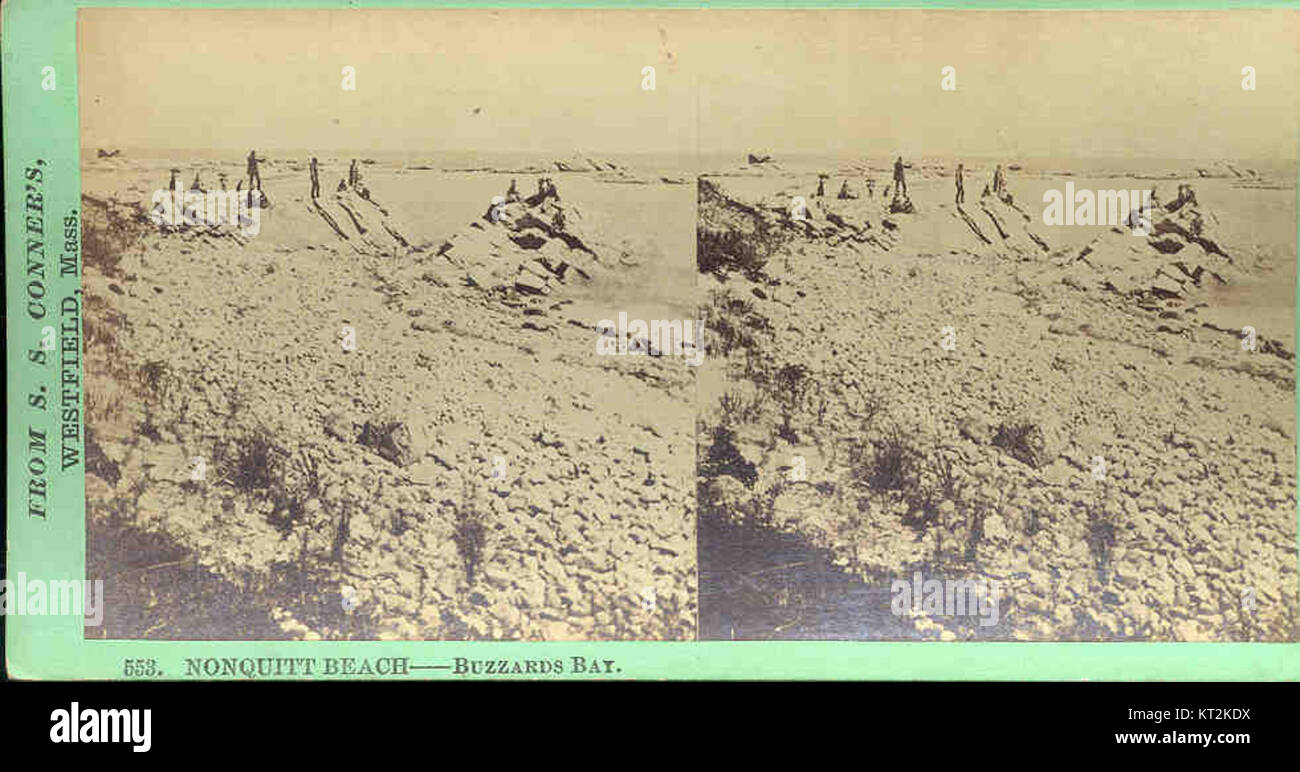 La plage de Nonquitt, située à Buzzards Bay, est une zone côtière connue pour sa beauté pittoresque et ses possibilités de loisirs. La plage offre une vue sur la baie environnante et est une destination populaire pour les résidents et les touristes, offrant une retraite naturelle paisible. Banque D'Images