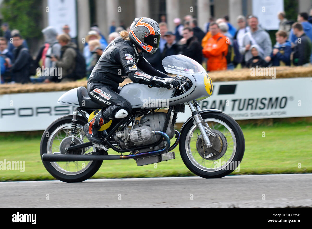 Maria Costello au volant d'une moto BMW Kaczor R50S 1966 au Goodwood Festival of Speed 2016 Banque D'Images