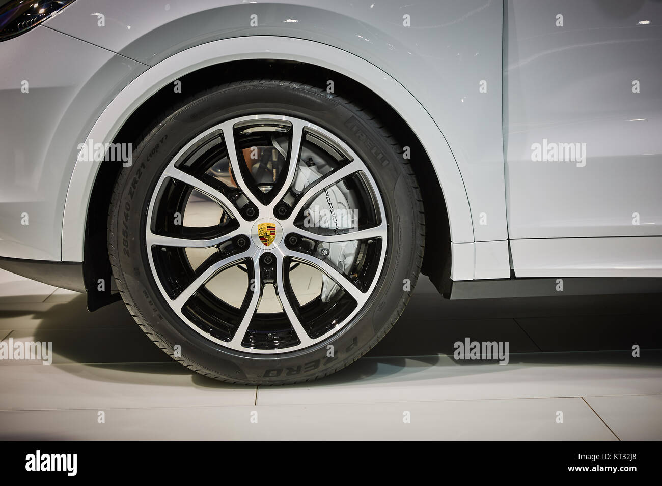 Francfort, Allemagne - le 12 septembre 2017 : Porsche Cayenne Turbo 2017 présentés sur le 67-ème Salon International de l'Automobile de Francfort (IAA) dans la Messe Frank Banque D'Images