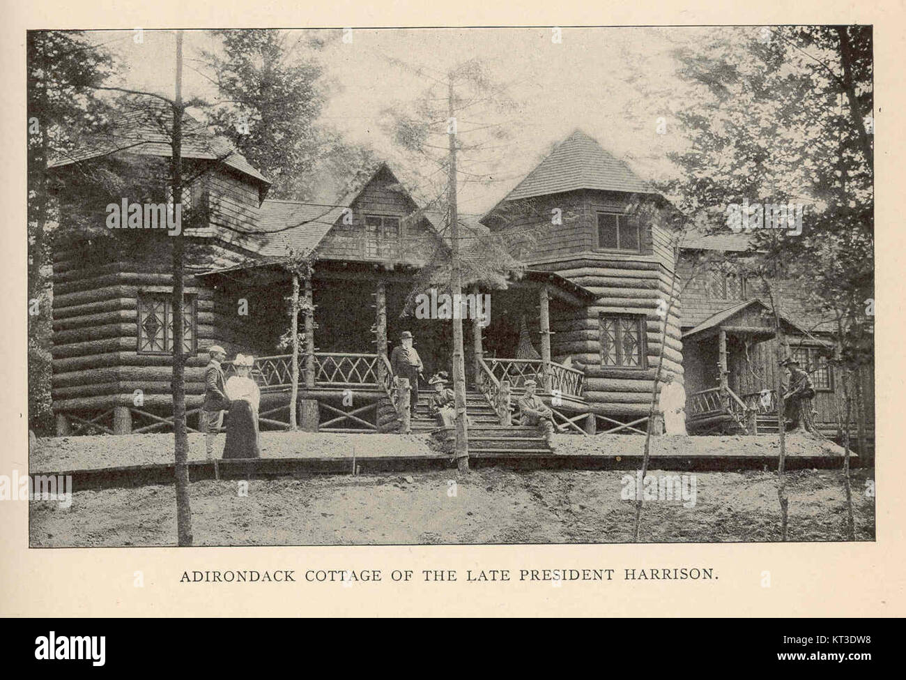Le Cottage Adirondack, également connu sous le nom de Cottage du président Harrison, est situé dans les montagnes Adirondack. Il a été utilisé par feu le président américain Benjamin Harrison comme résidence d'été. Le chalet représente l'architecture du XIXe siècle et l'histoire présidentielle aux États-Unis. Banque D'Images Le Cottage Adirondack, également connu sous le nom de Cottage du président Harrison, est situé dans les montagnes Adirondack. Il a été utilisé par feu le président américain Benjamin Harrison comme résidence d'été. Le chalet représente l'architecture du XIXe siècle et l'histoire présidentielle aux États-Unis. Banque D'Images