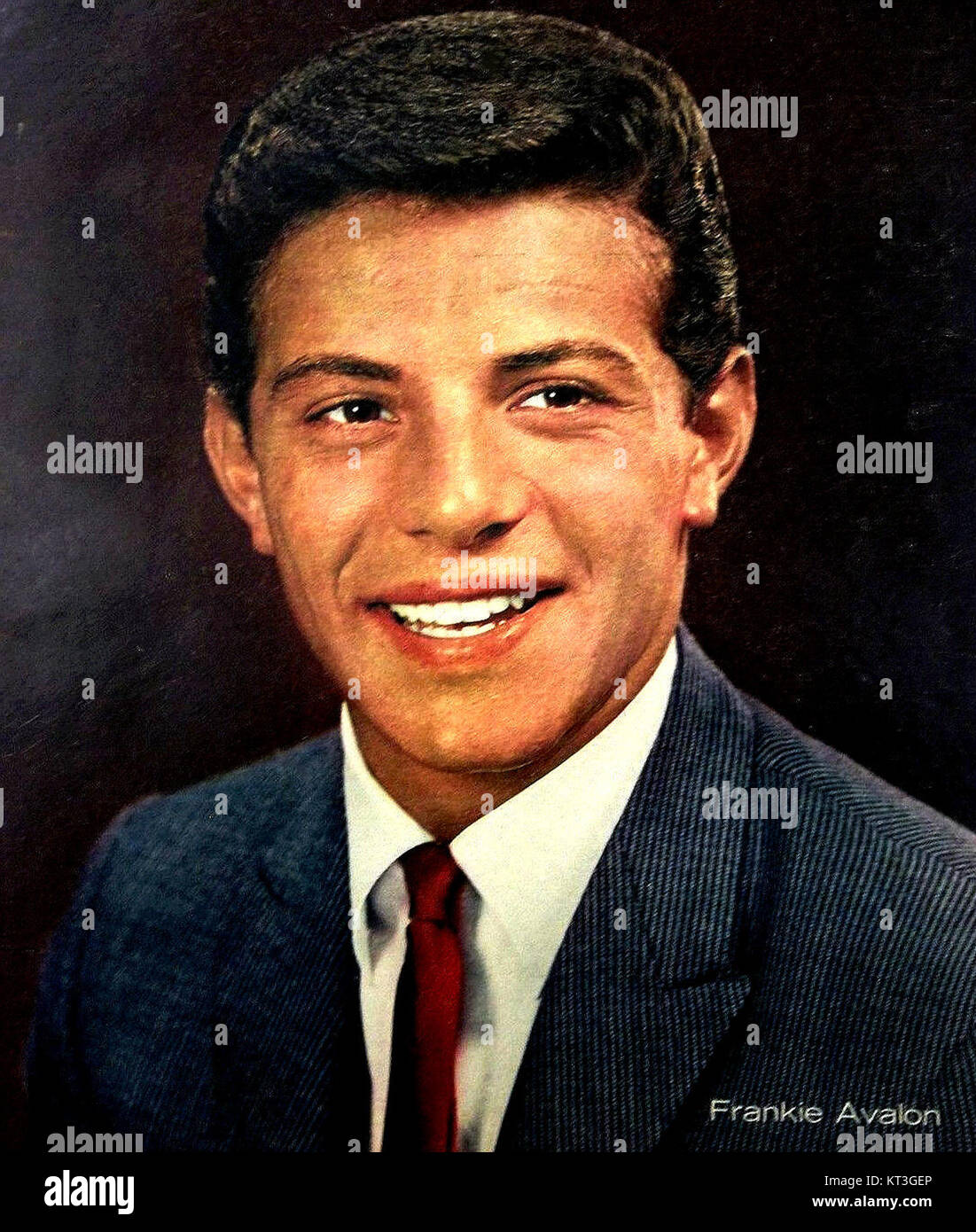 Frankie Avalon, figure emblématique de la culture pop américaine des années 1960, est connu pour ses chansons à succès et sa carrière d'acteur. Sa renommée atteint son apogée au début des années 1960, représentant le phénomène des idoles adolescentes. Banque D'Images