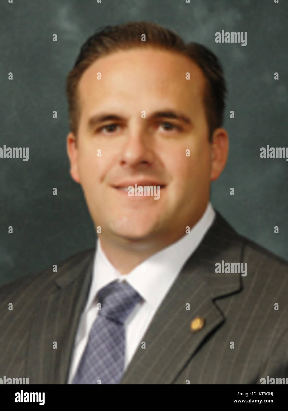 Portrait de Frank Artiles, un personnage politique connu pour sa carrière à l'Assemblée législative de Floride. L'image souligne son rôle dans la politique d'État pendant son mandat. Banque D'Images