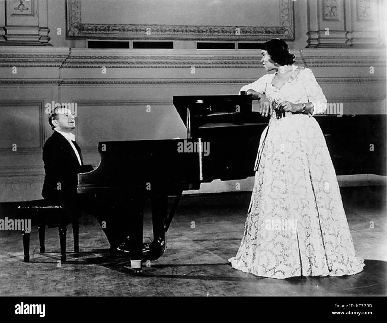 Franz Rupp était un pianiste et chef d'orchestre allemand réputé, reconnu pour ses performances et ses contributions à la musique classique. Sa carrière s'étend sur de nombreuses années, ce qui lui vaut d'être acclamé dans le monde de la musique. Banque D'Images