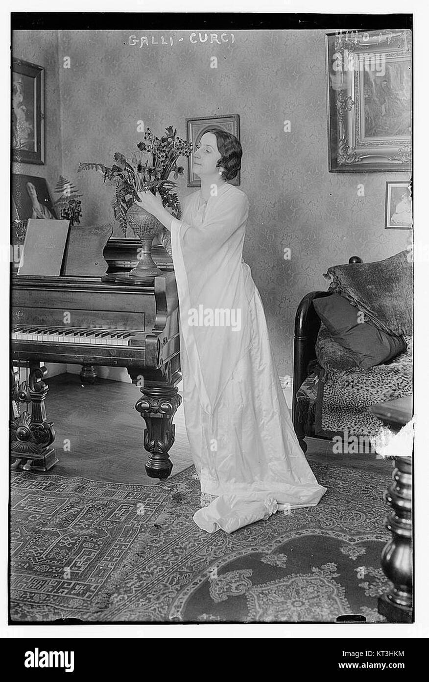 Galli-Curci était une chanteuse d'opéra renommée, connue pour sa voix de soprano et ses performances internationales. Ses contributions à la musique classique et à l'opéra ont laissé un impact durable sur le monde de la musique. Banque D'Images