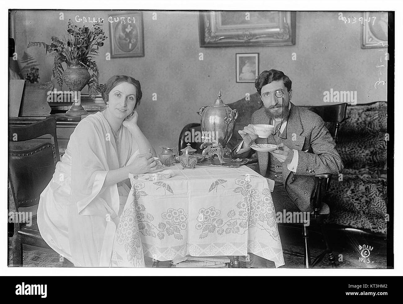 Galli-Curci fait référence à la célèbre chanteuse italienne d'opéra, une soprano célèbre pour son talent vocal et ses performances au début du XXe siècle. Elle est célébrée pour sa voix de soprano et ses rôles à l'opéra, ce qui lui vaut d'être reconnue dans le monde de la musique. Banque D'Images