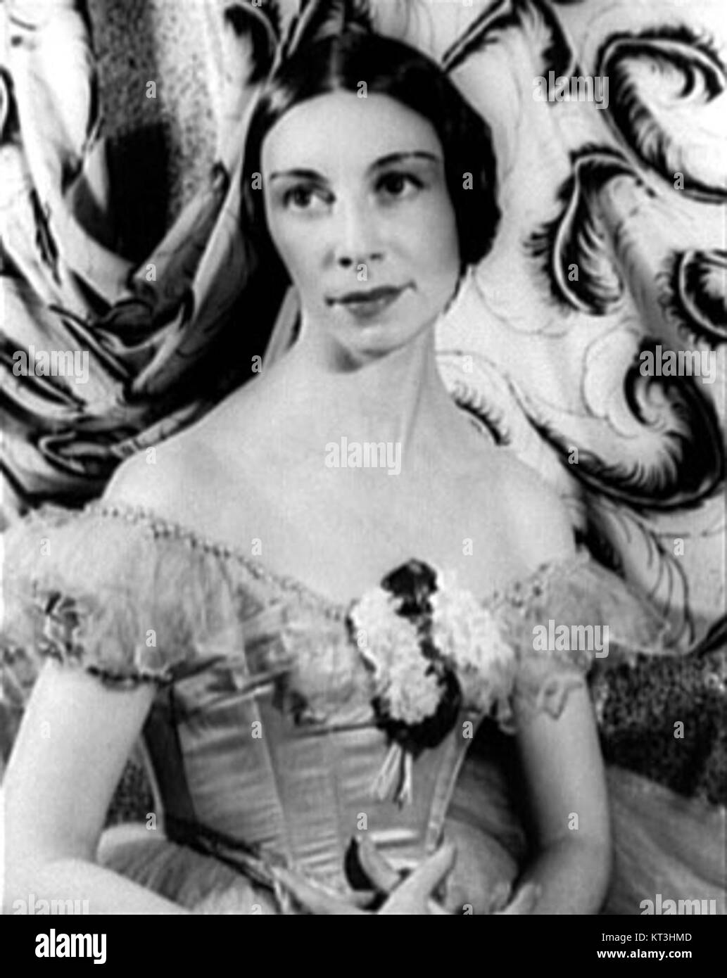 Dame Alicia Markova (1910-2004) est une pionnière de la ballerine britannique réputée pour sa légèreté éthérée et sa délicatesse poétique. En tant que première danseuse anglaise à diriger Giselle et Swan Lake, elle a cofondé l'English National Ballet et influencé de manière significative le ballet classique. Banque D'Images