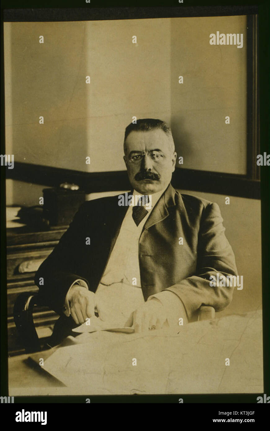 George Cortelyou était un fonctionnaire public américain, servant comme secrétaire au Trésor sous le président Theodore Roosevelt et comme premier secrétaire américain au commerce. Banque D'Images