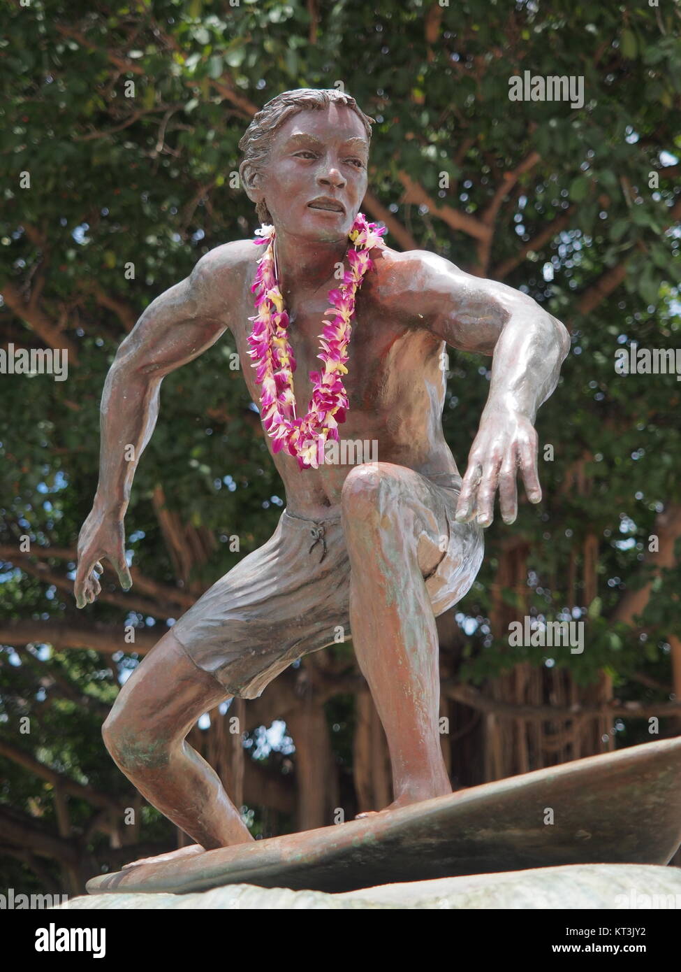 Statue du surfeur (surfer sur une vague) de Robert Pashby, Waikiki, Honolulu, Hawaï Banque D'Images