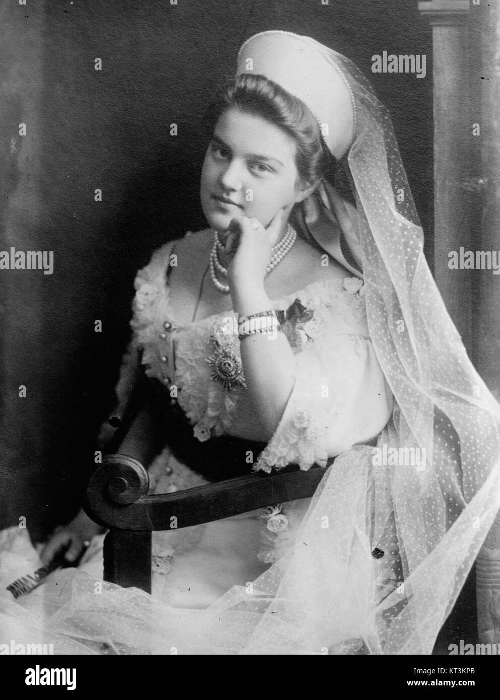 La grande-duchesse Maria Pavlovna de Russie était une figure importante de l'histoire impériale russe. Née dans la famille Romanov, elle était connue pour son engagement politique et son travail avec diverses organisations sociales. Marie Pavlovna était la fille du grand-duc Paul Alexandrovitch et est devenue une figure notable dans les cercles royaux russes et européens. Elle a été impliquée dans des œuvres caritatives et a joué un rôle dans les activités culturelles et artistiques de l'époque. Banque D'Images