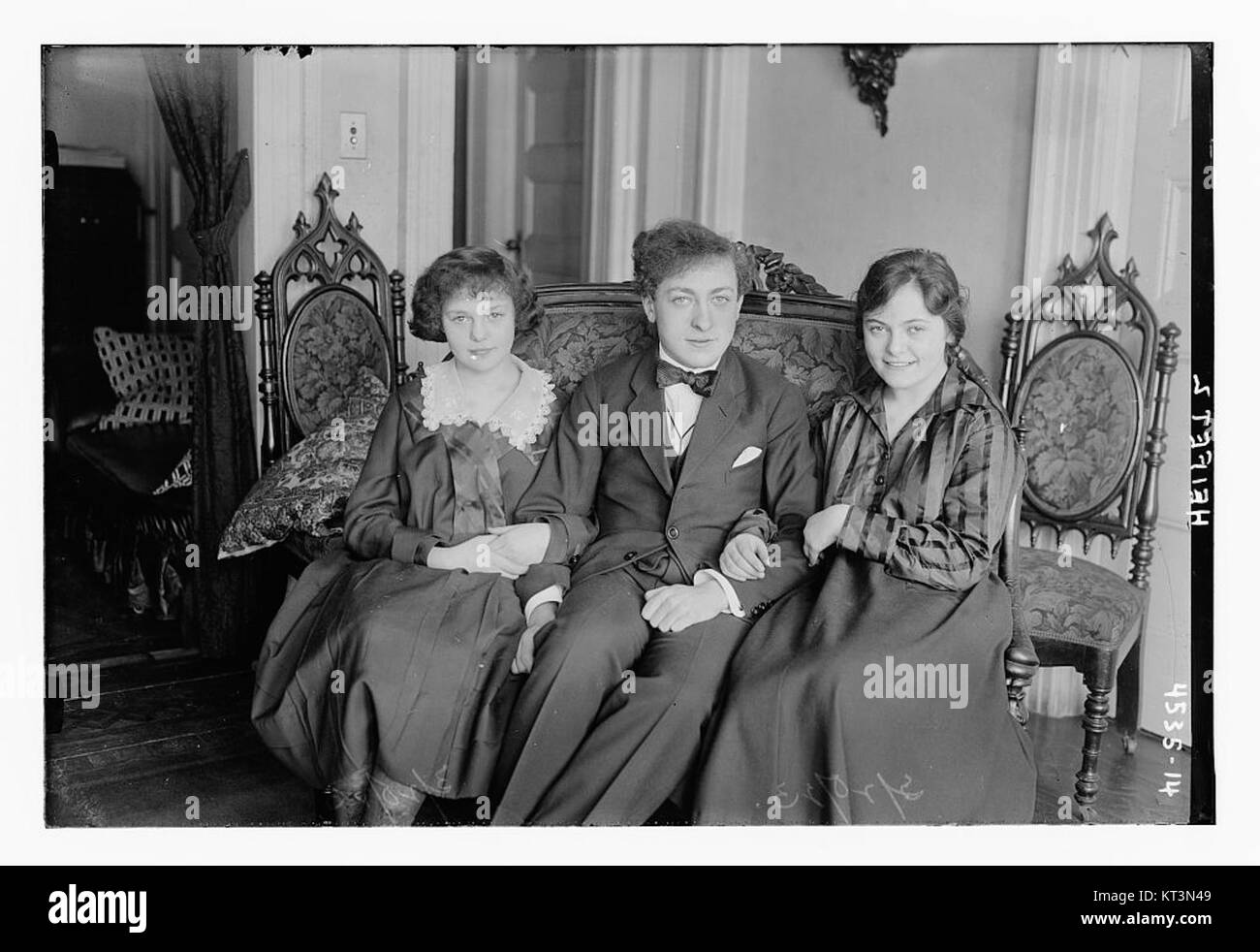 Jascha Heifetz était un violoniste de renommée mondiale, largement considéré comme l'un des plus grands violonistes de tous les temps. Sa virtuosité et sa précision technique font de lui une figure légendaire de la musique classique. Banque D'Images