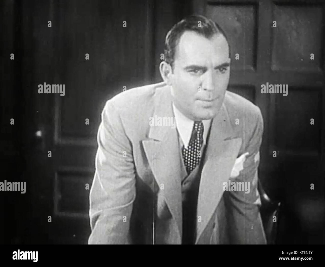 Hell's House, un film de 1932 mettant en vedette Pat O'Brien, raconte l'histoire des expériences dramatiques d'un homme dans un environnement carcéral brutal. Banque D'Images