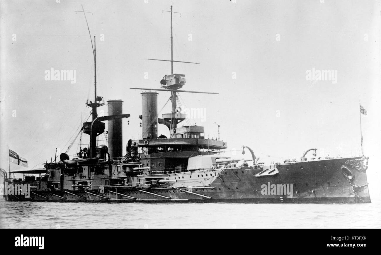 Le HMS Swiftsure était un cuirassé britannique qui joua un rôle important dans l'histoire navale. L'image capture le navire pendant son service, reflétant sa conception et son importance militaire dans la marine britannique. Banque D'Images