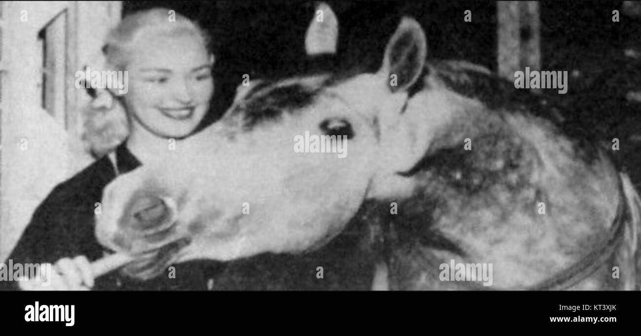 L'œuvre de Joan Robinson *Belinda* Beloved (1953) est un roman qui explore les thèmes des relations humaines, de la société et de la complexité émotionnelle. Le livre propose une exploration profonde du développement du personnage et des subtilités de la vie sociale. Banque D'Images