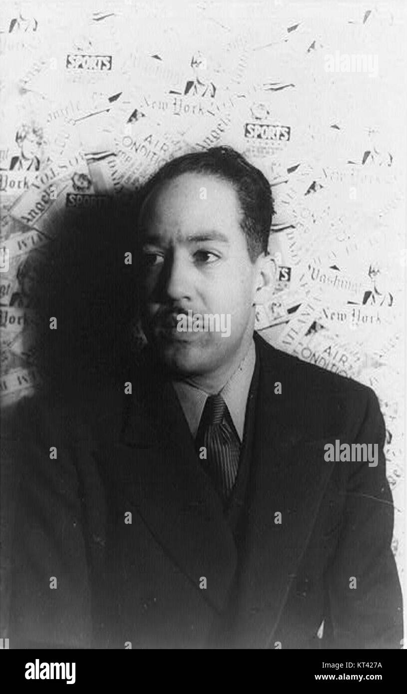 Langston Hughes, poète et militant social américain, est capturé en 1936. Connu pour ses contributions à la culture afro-américaine et son rôle dans la Renaissance de Harlem, les œuvres de Hughesâ€™ explorent souvent les thèmes de la race, de l’identité et de l’égalité. Banque D'Images