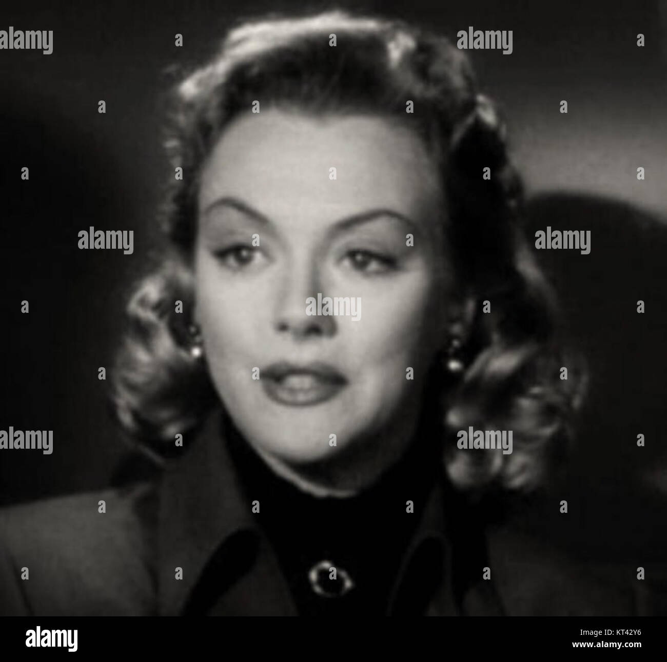 Leslie Brooks a joué dans le film *Blonde Ice*, un thriller policier noir américain de 1948. Son rôle de femme fatale met en évidence l'exploration du crime, de la tromperie et des enchevêtrements romantiques par filmâ€™s. Banque D'Images