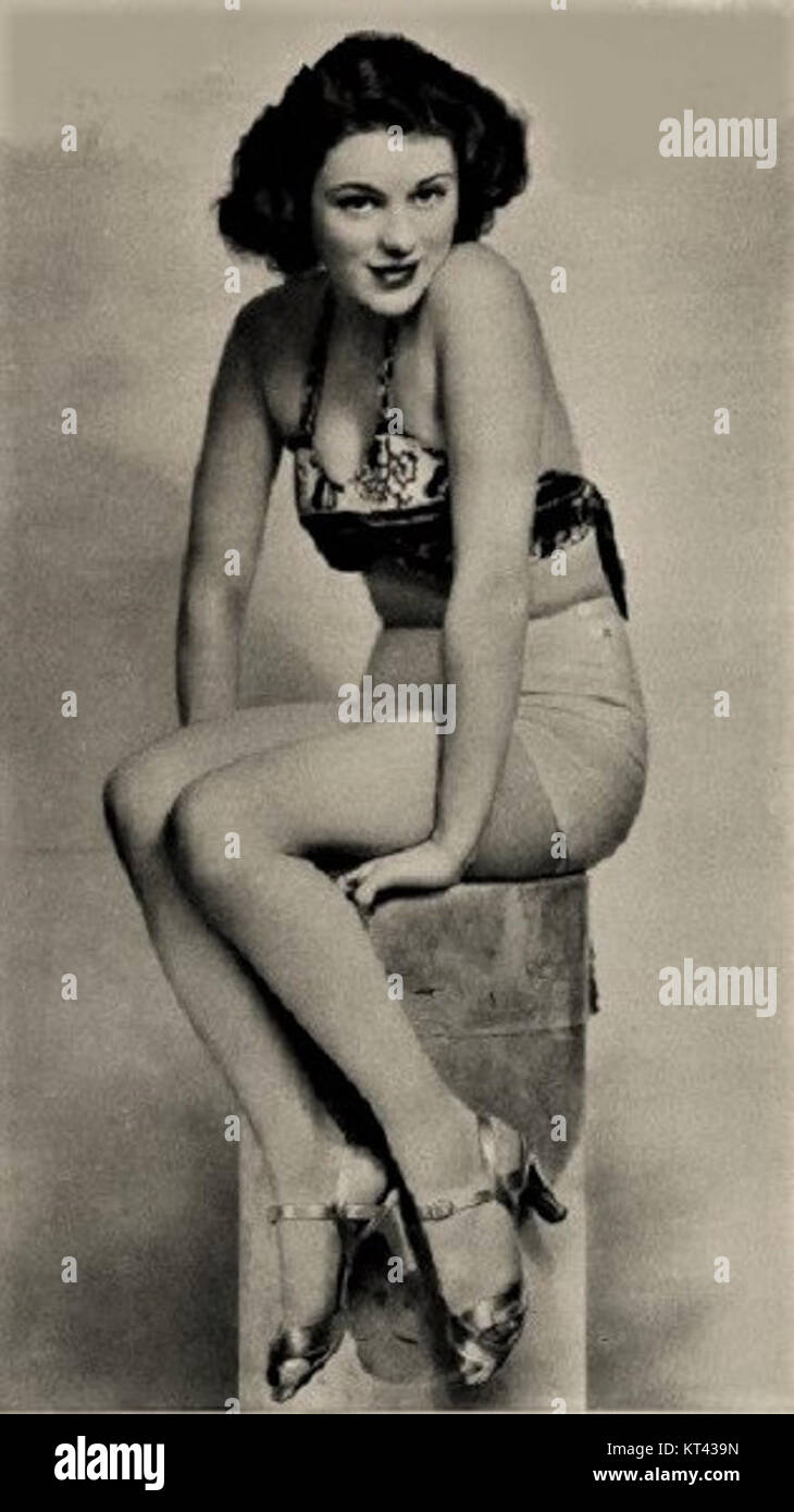 Lillian Roth, chanteuse et actrice américaine, est capturée dans une image promotionnelle du milieu du XXe siècle. Connue pour ses performances à Broadway et dans les films, elle est une figure célèbre du divertissement américain. Banque D'Images