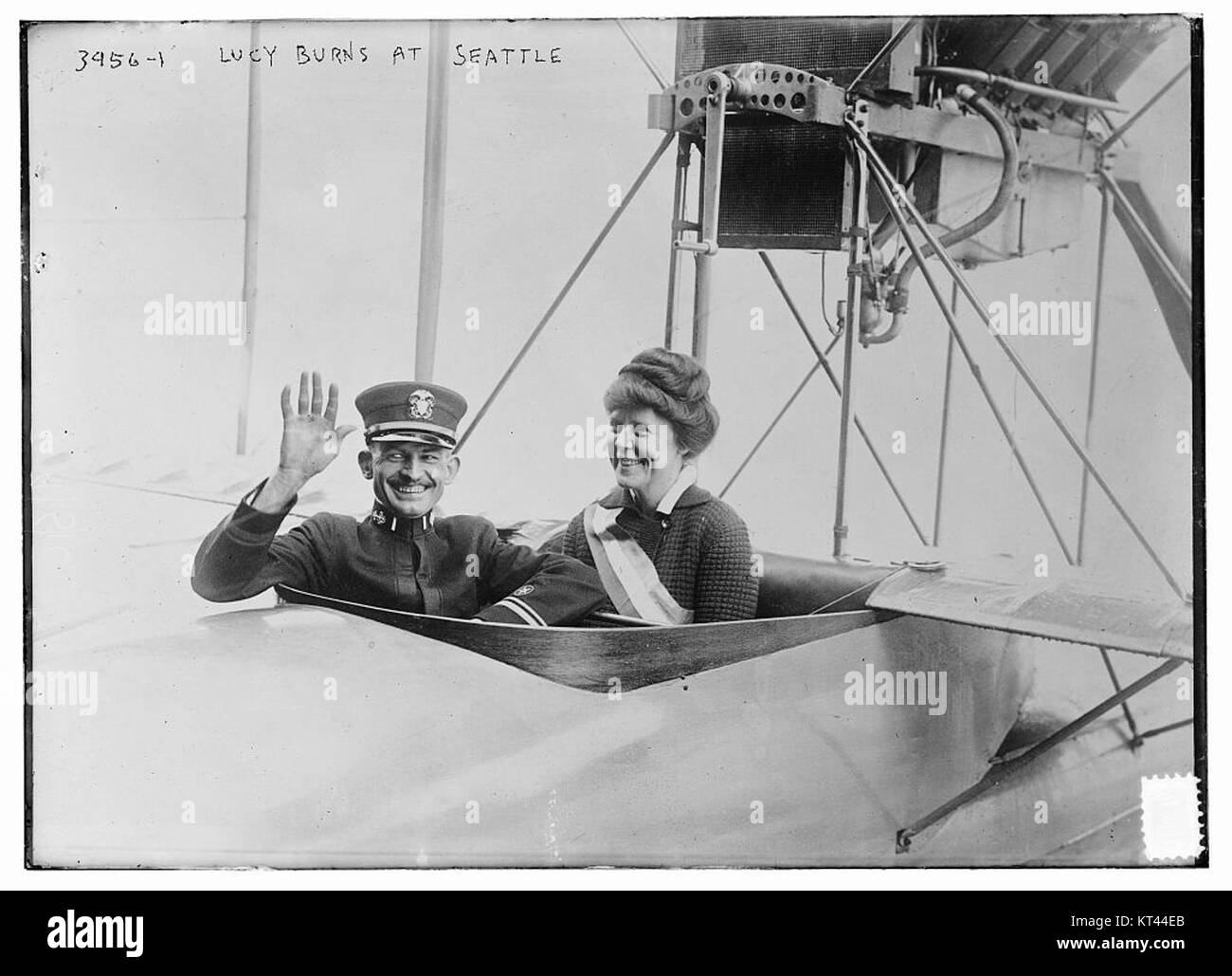 Cette image de Lucy Burns, suffragiste américaine, illustre son implication dans le mouvement pour le suffrage féminin. Burns a été une figure clé dans la lutte pour le droit de vote des femmes et a participé à diverses manifestations et actions politiques pour faire avancer la cause. Banque D'Images