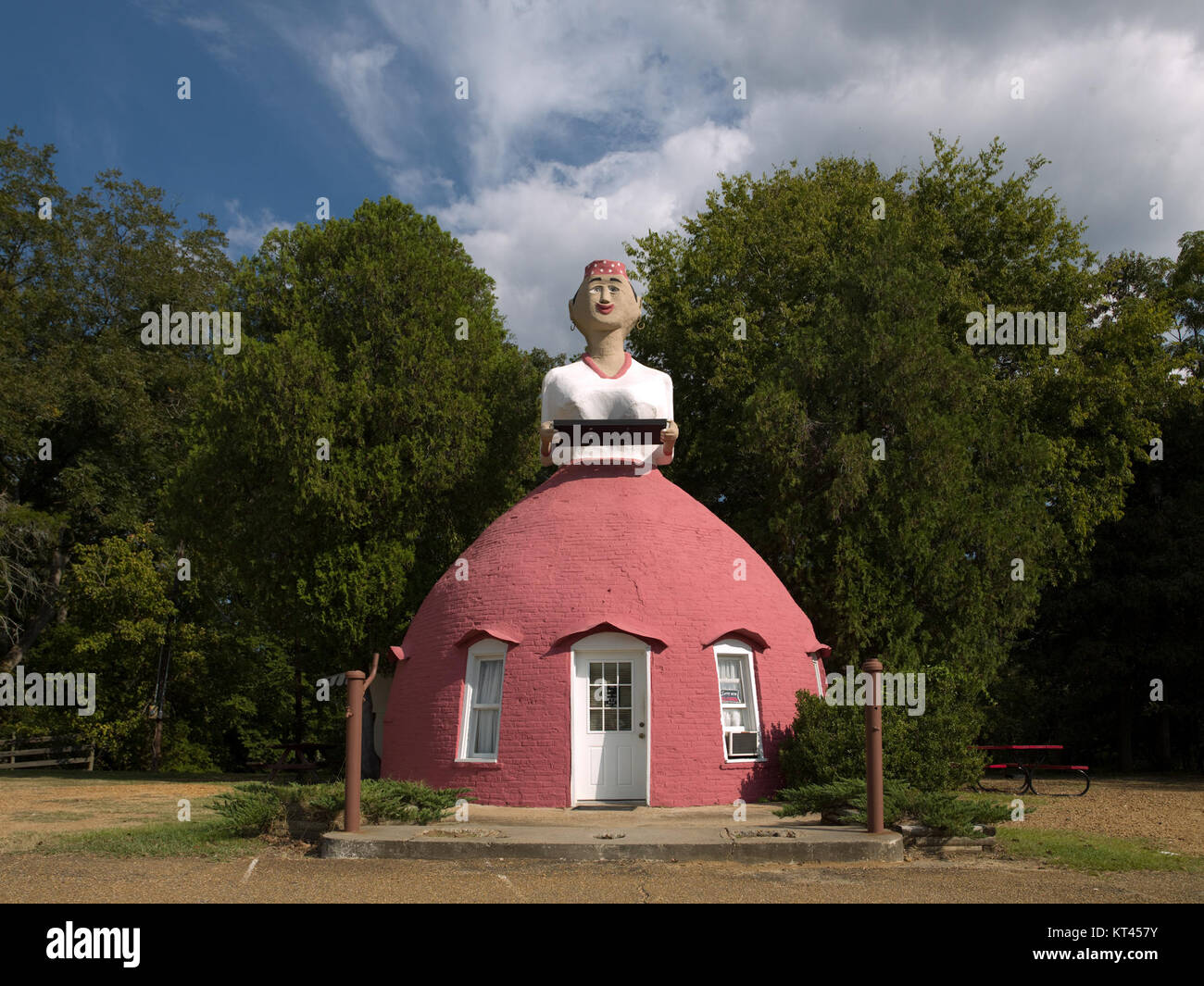 Mammy's Cupboard est un restaurant historique de Natchez, Mississippi, connu pour son architecture distinctive, en forme de femme dans une robe, capturée par Carol M. Highsmith. Banque D'Images