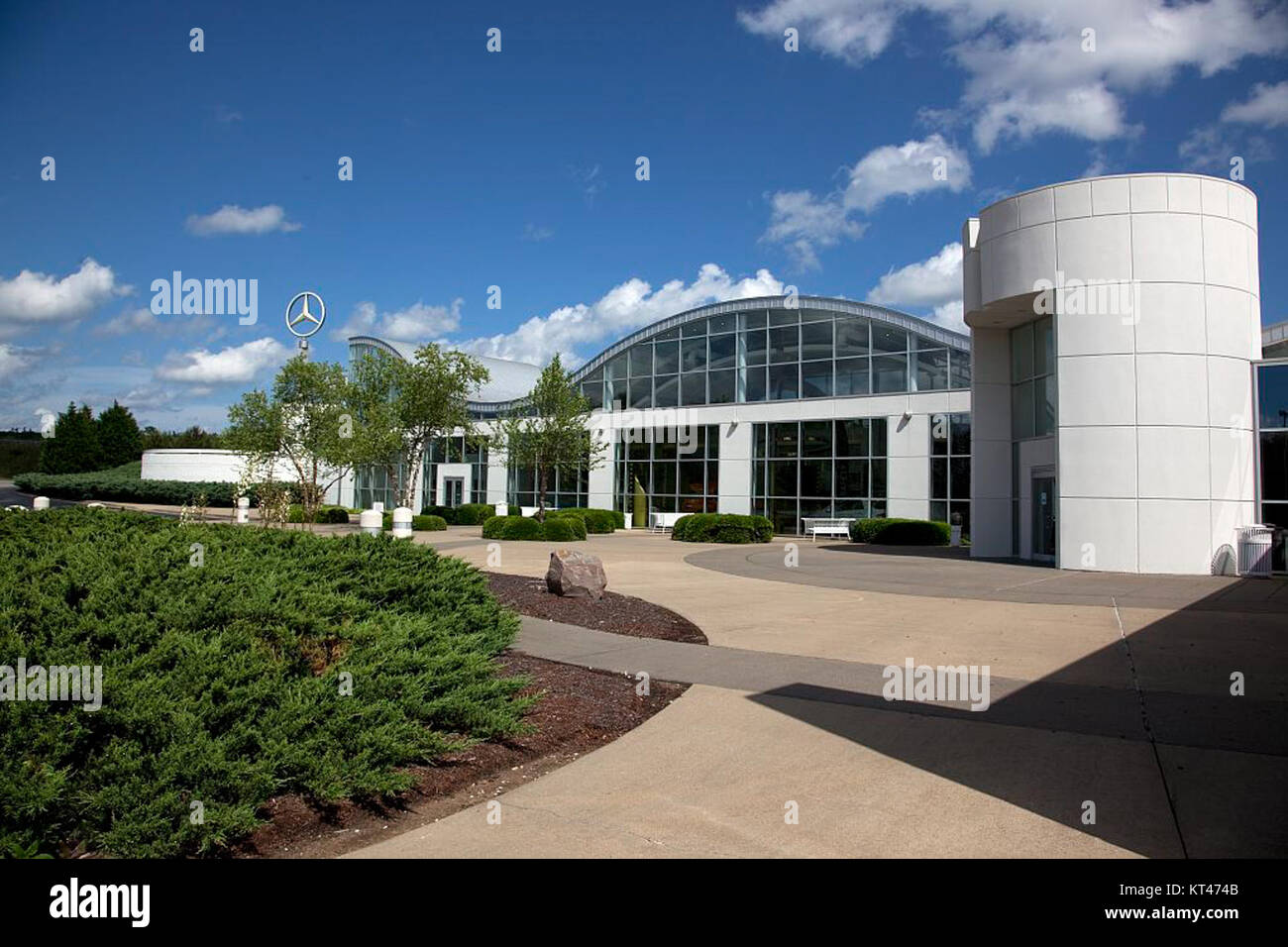 Mercedes Benz US International est un fabricant de véhicules de luxe aux États-Unis. L’entreprise produit des véhicules de haute qualité, reconnus pour leur innovation, leur design et leur performance, pour le marché nord-américain. Banque D'Images