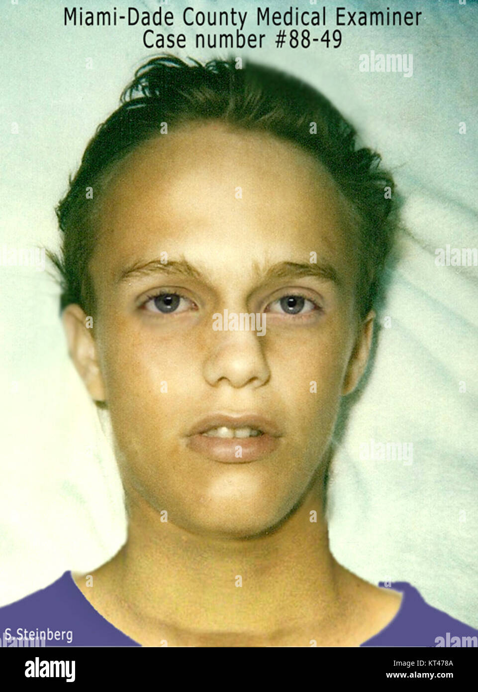 Le film de 1988 'Miami John Doe' suit l'histoire d'un homme non identifié, naviguant à travers le crime et le mystère dans les rues de Miami. Le film se concentre sur le genre détective, démêlant une histoire complexe. Banque D'Images