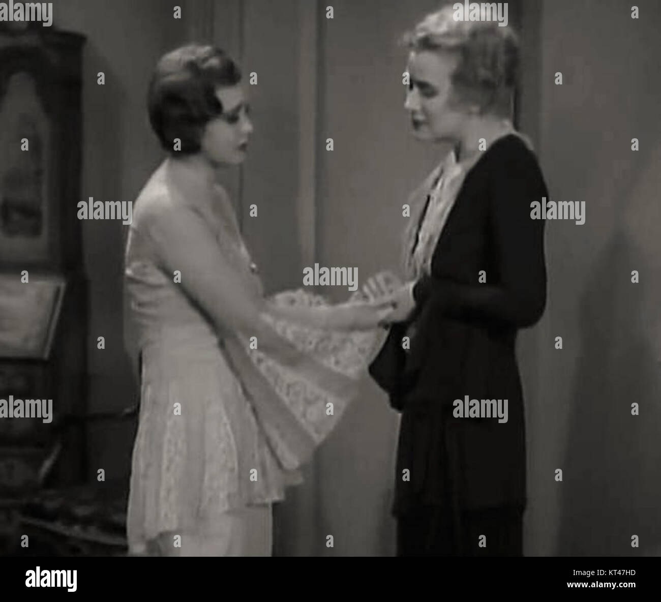 Millie est un film américain pré-Code réalisé par John Francis Dillon en 1931, mettant en vedette Helen Twelvetrees dans le rôle de Millie Blake Maitland, une jeune femme qui navigue dans des défis personnels et professionnels à New York. Banque D'Images