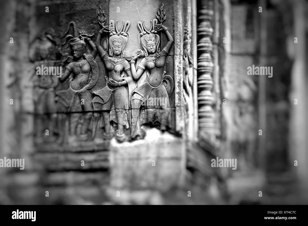 Des peintures murales et des sculptures en pierre à Angkor Wat, au Cambodge Banque D'Images