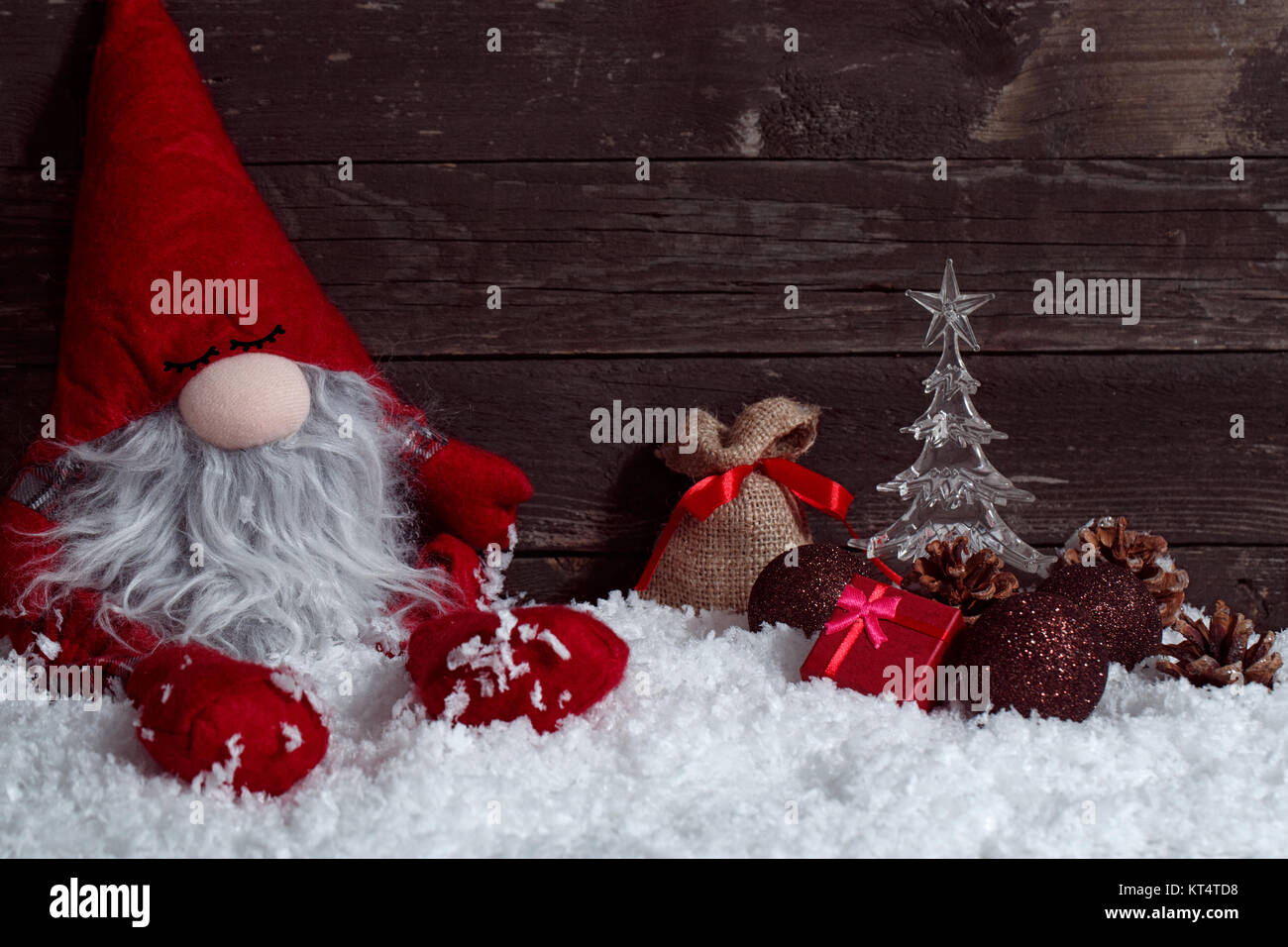 Origines de Noël, Noël, Noël nain sur fond de neige Banque D'Images