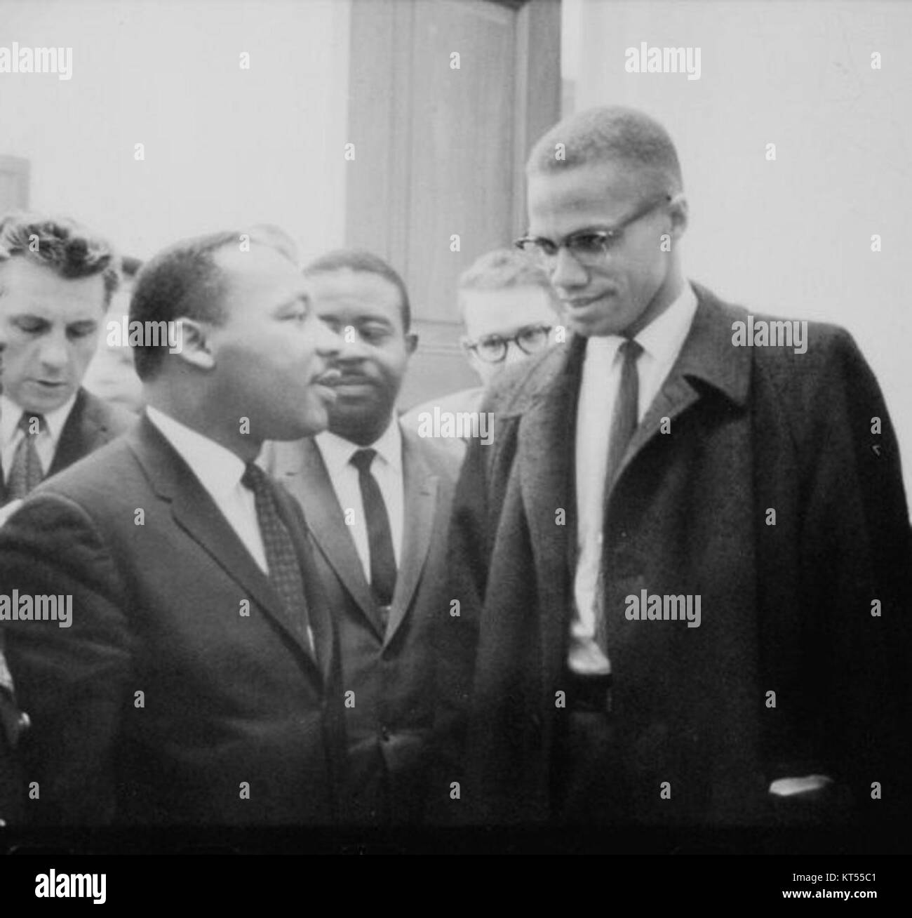 Cette image montre Martin Luther King Jr. et Malcolm X, deux figures clés du mouvement des droits civiques. Leurs philosophies contrastées ont façonné l'histoire du mouvement dans les années 1960 Banque D'Images