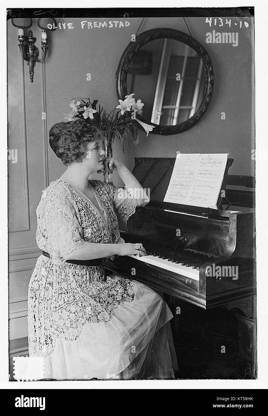 Olive Fremstad était une chanteuse d'opéra américaine, connue pour ses performances dans des opéras wagnériens. Cette image souligne son importance dans le monde de la musique classique et de l'opéra au cours de sa carrière. Banque D'Images