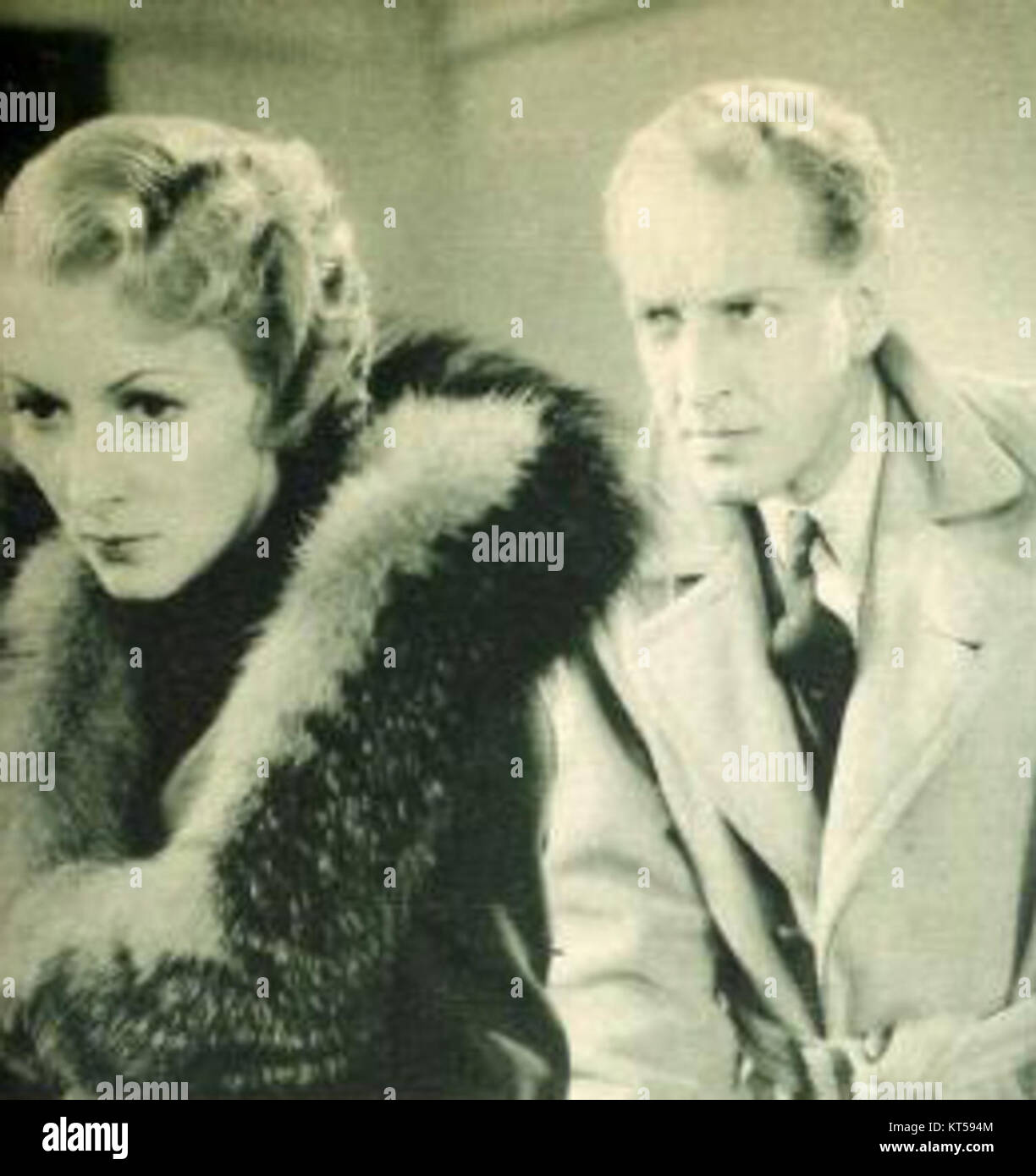 Cette image de 1934 met en scène les acteurs Otto Kruger et Karen Morley dans une scène du film "le docteur du crime", un drame criminel qui était populaire au début du XXe siècle. Banque D'Images