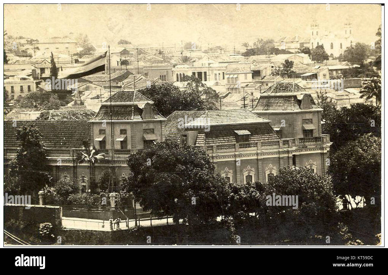 Palacio de Miraflores, situé à Caracas, Venezuela, est un palais présidentiel historique. Construit au début du XXe siècle, il a servi de résidence officielle aux présidents du Venezuela et est un site important pour l'histoire politique du pays. Banque D'Images Palacio de Miraflores, situé à Caracas, Venezuela, est un palais présidentiel historique. Construit au début du XXe siècle, il a servi de résidence officielle aux présidents du Venezuela et est un site important pour l'histoire politique du pays. Banque D'Images