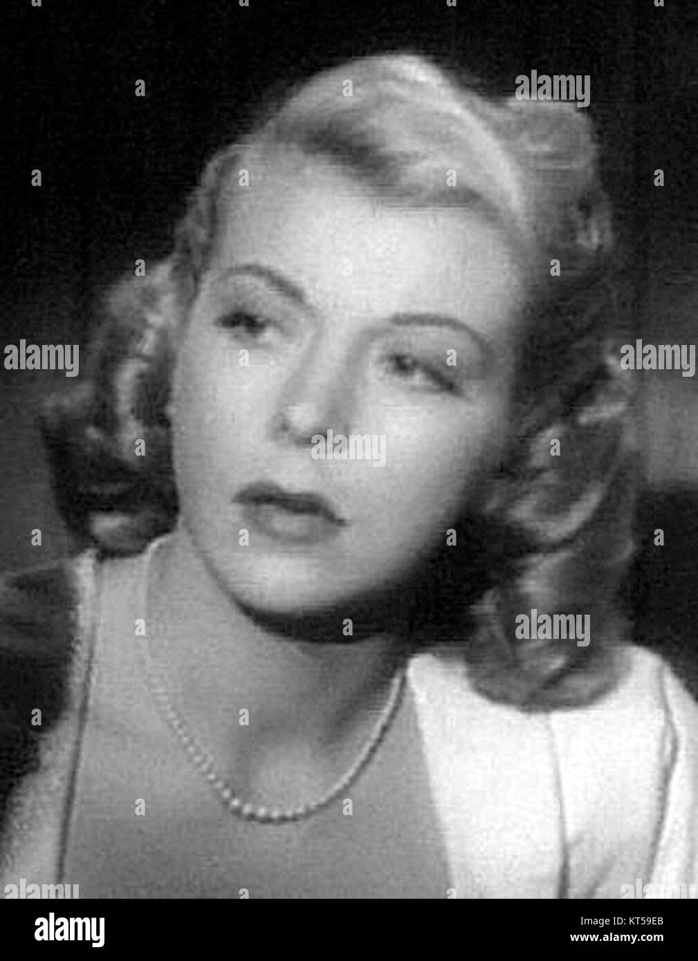 Pamela Britton a joué dans le film DOA de 1949, un classique du film noir qui explore les thèmes du crime et du mystère. Sa performance a ajouté de la profondeur à la narration suspensive et captivante du film. Banque D'Images