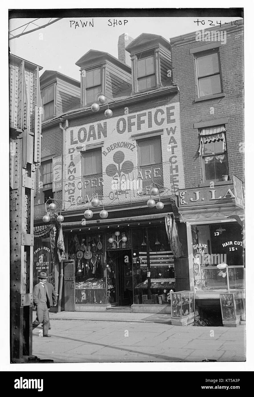 Un prêteur sur gage est une entreprise qui offre des prêts garantis par des biens personnels, permettant aux individus d'emprunter de l'argent en échange d'objets de valeur. Banque D'Images
