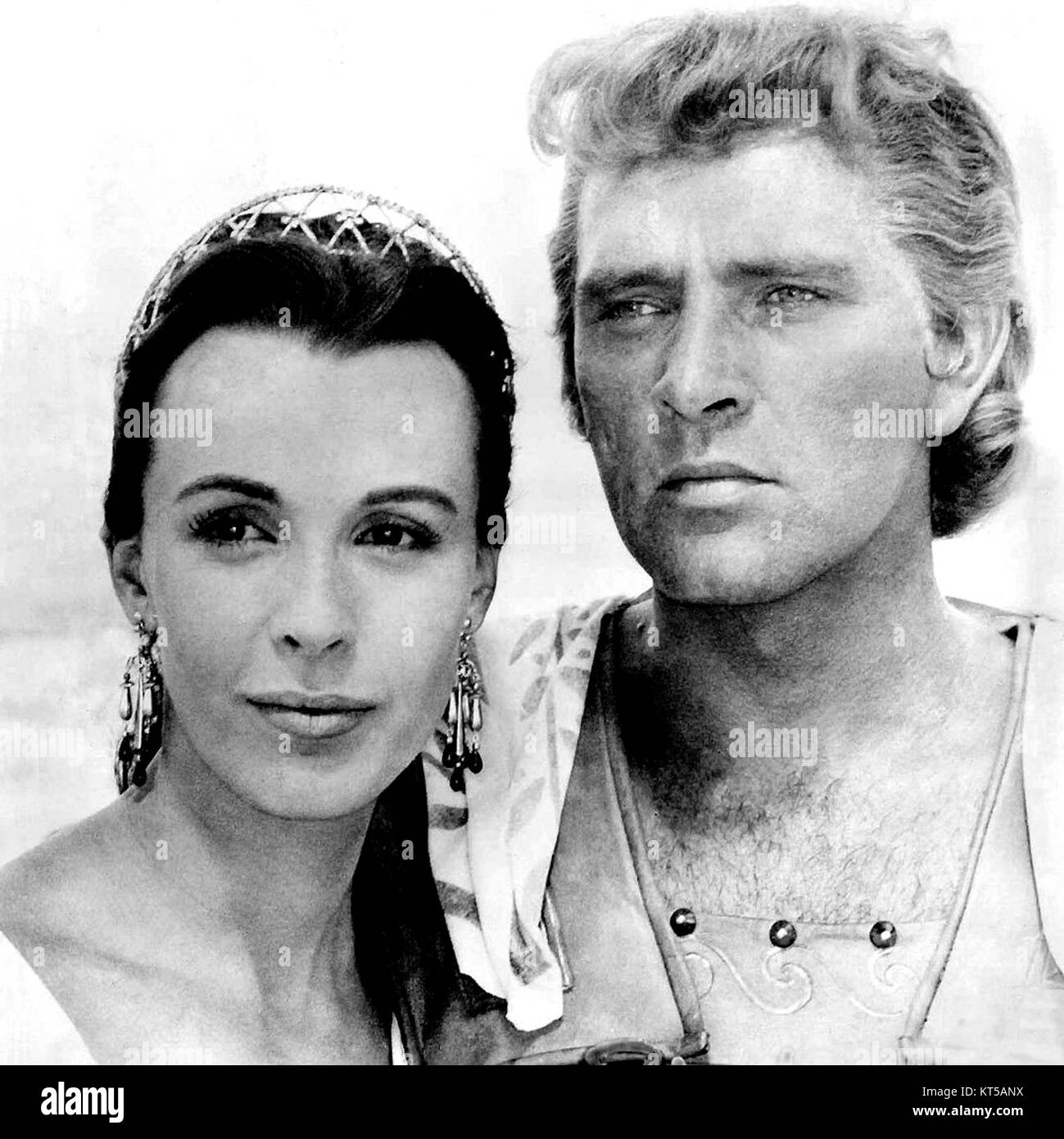 Photographie des acteurs britanniques Claire Bloom et Richard Burton, probablement prise lors de leur collaboration au cinéma ou au théâtre. Banque D'Images