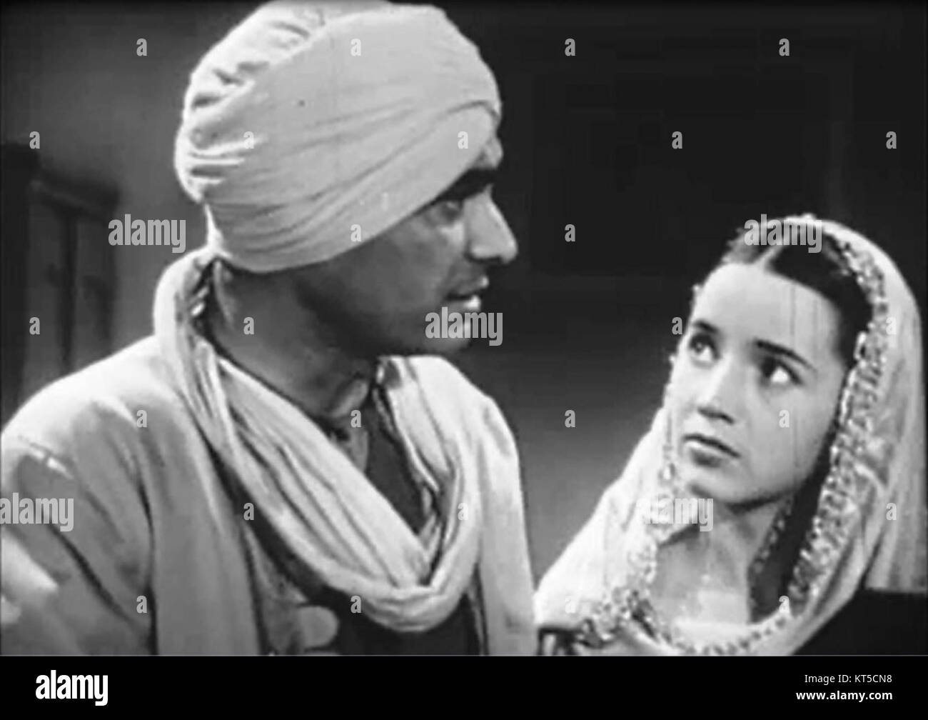 Queen of the Amazones (1947) est un film mettant en vedette Hassan Khayyam et Vida Aldana. Ce film d'aventure combine des éléments de théâtre et de fiction historique, se déroulant dans une interprétation mythique des anciennes légendes amazoniennes. Banque D'Images