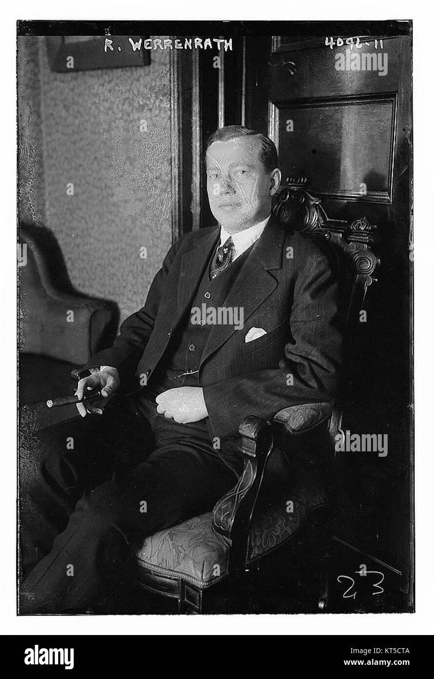 R. Werrenrath était un baryton américain connu pour ses performances d'opéra et de concert. Il est reconnu pour ses compétences vocales et ses contributions à la musique américaine, en particulier au début du XXe siècle. Banque D'Images